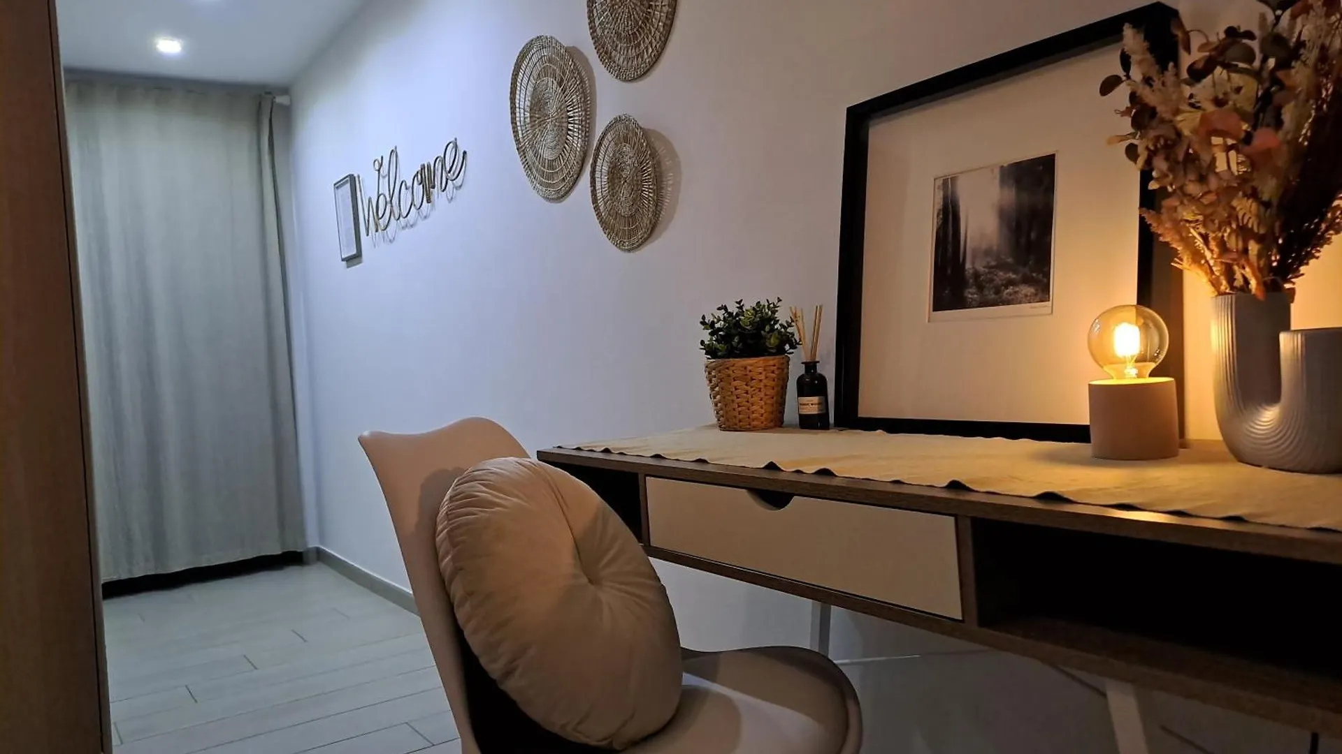 Fiumicino Airport Sunflower Room Italia